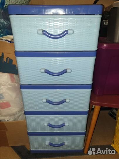 Пластиковая тумба с ящиками на колёсиках