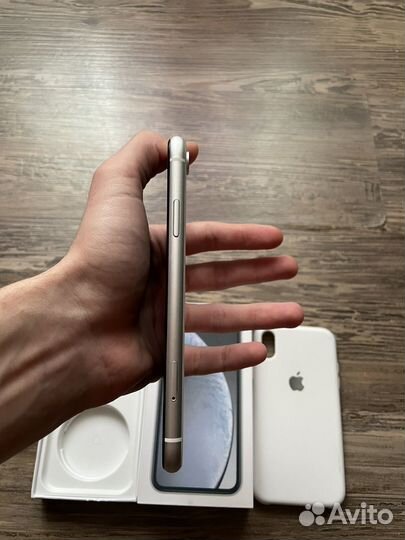 iPhone Xr, 64 ГБ
