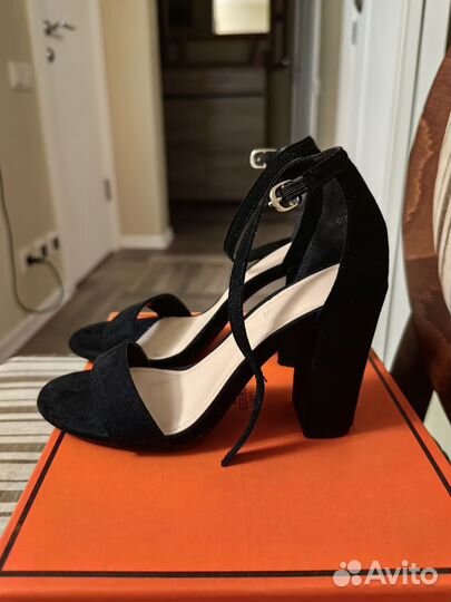 Босоножки женские чёрные 35 размер
