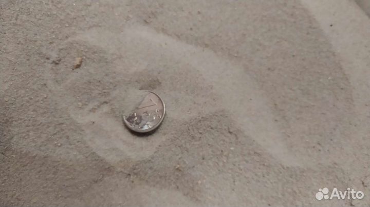 Грунт: кварцевый белый песок, галька