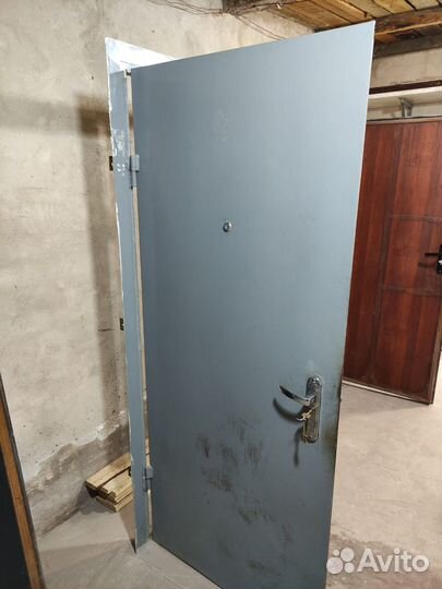 Дверь входная металлическая, 2шт