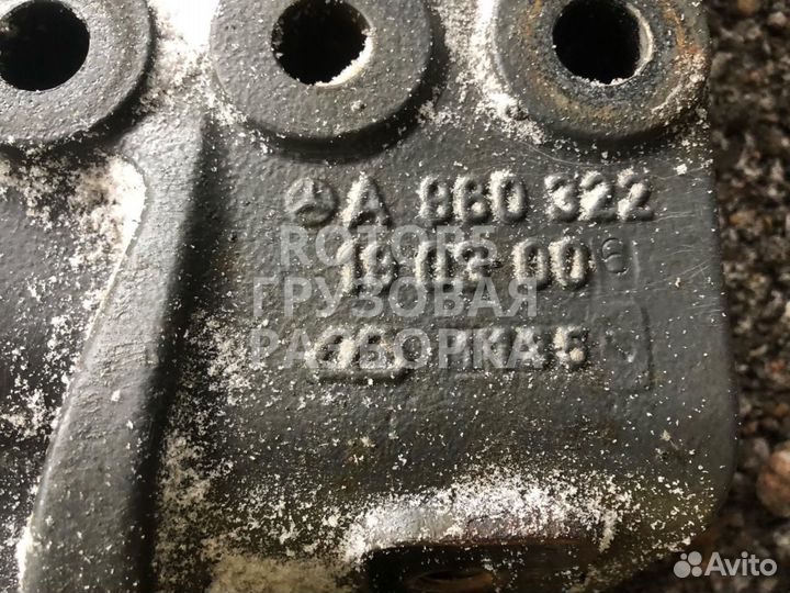 Кронштейн рессоры передней правой Mercedes-Benz