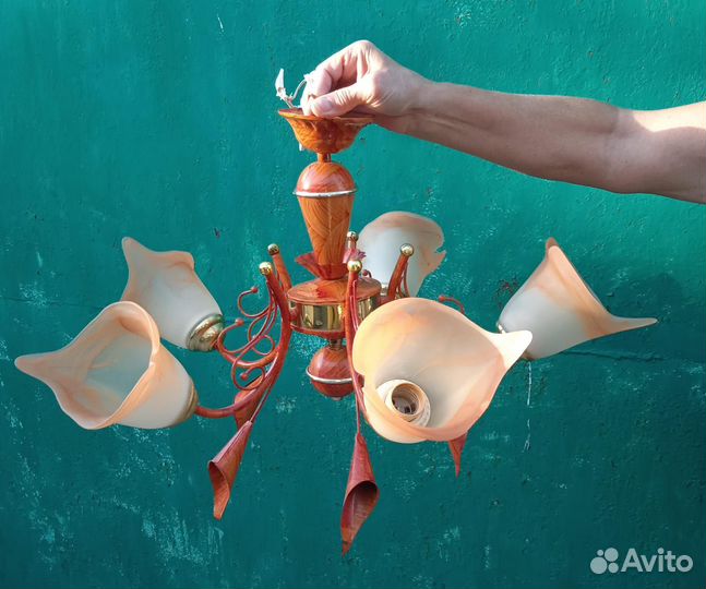 Продаю люстры