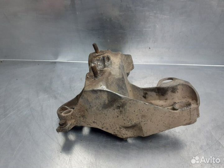 Кронштейн двигателя правый Audi A4 B5 1994-2001