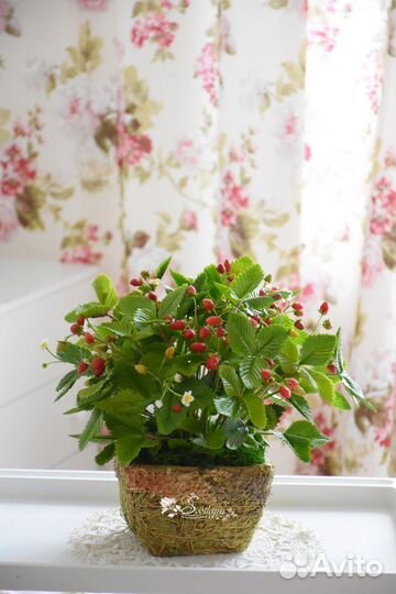 Земляника из глины