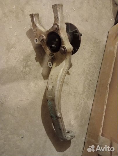 Ступица передняя левая Lexus IS250