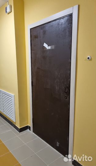 Дверь входная деревянная б/у