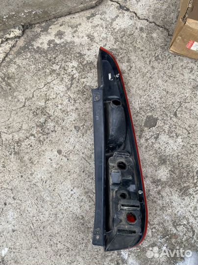 Задний левый фонарь