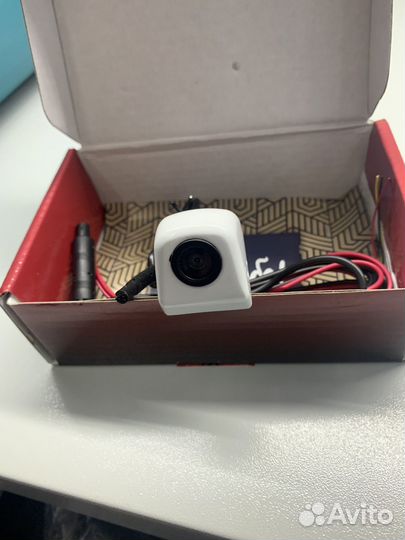 Камера заднего вида CarPrime белая