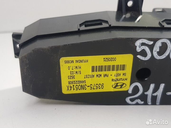 Кнопка стеклоподъемника передняя правая