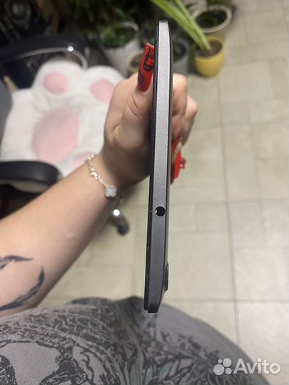 Планшет Lenovo tab s8 в чехле