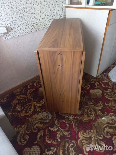 Продам стол