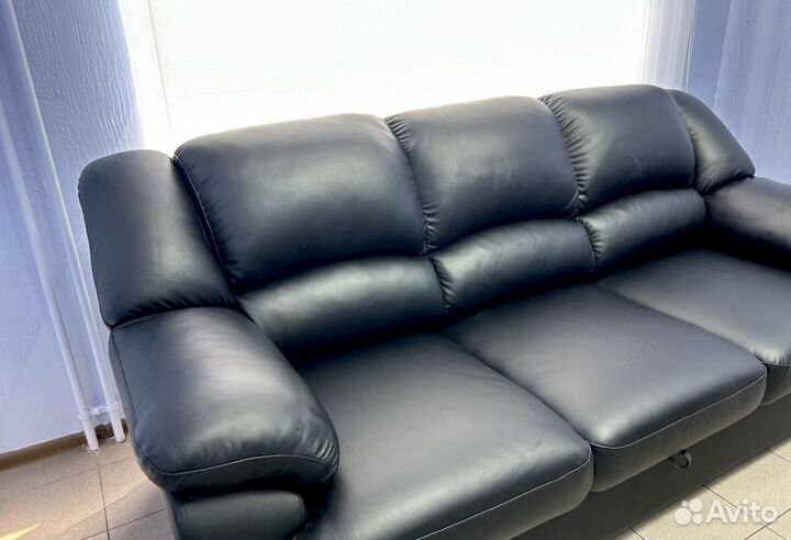Кожаный диван