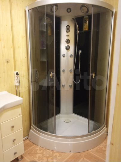 Комната 28 м² в 6-к., 2/2 эт.