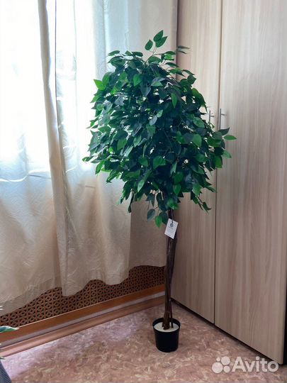 Искусственное дерево в горшке