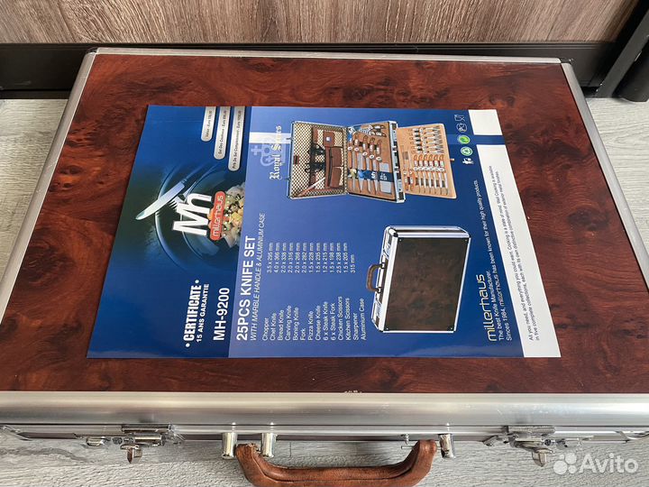 Набор ножей и вилок