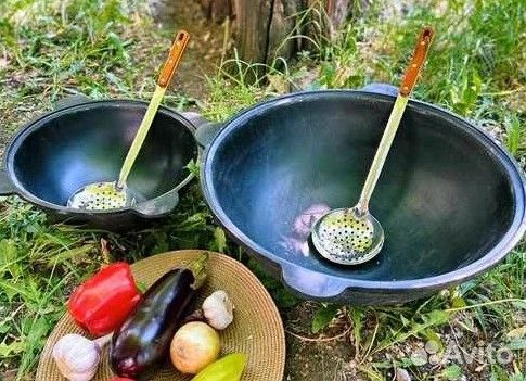 Шумовка большая с деревянной ручкой