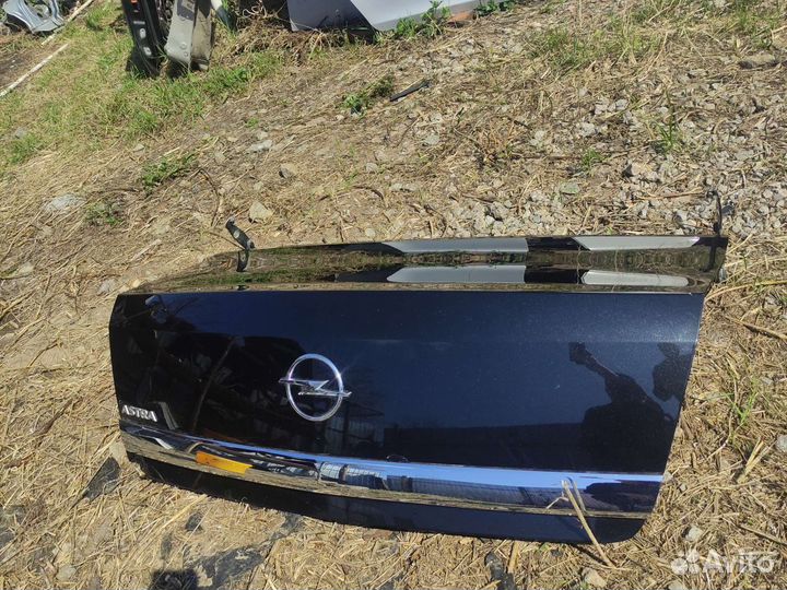 Крышка багажника на Опель Астра Н седан