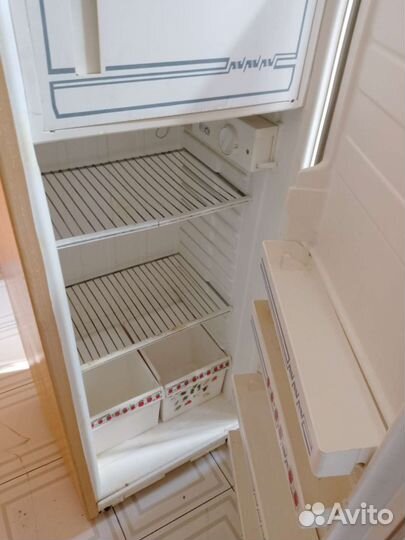 Холодильник Чинар рабочий