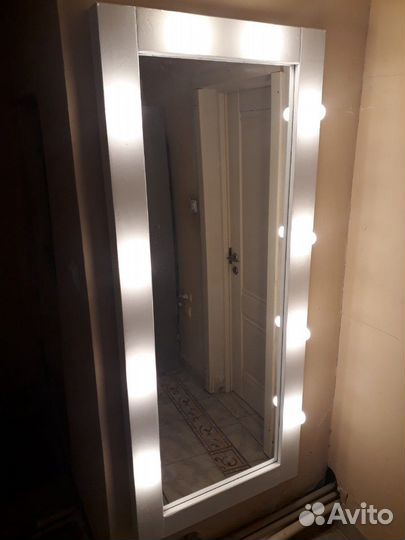 Зеркало визажиста с лампочками