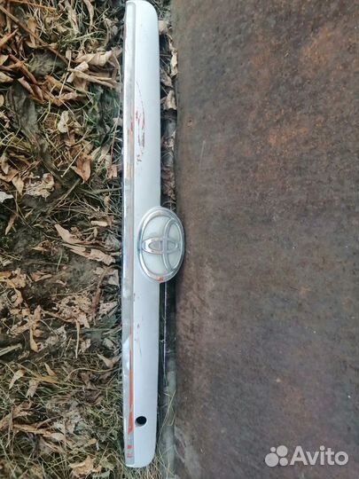 Накладка двери богажника toyota fielder 121 кузов