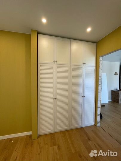 Шкаф с зеркалом