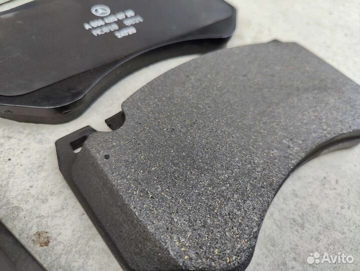 Тормозные колодки перед Mercedes AMG Керамика