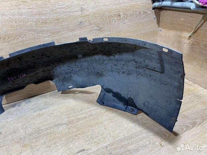 Подкрылок передний правый VW Golf 3 170436