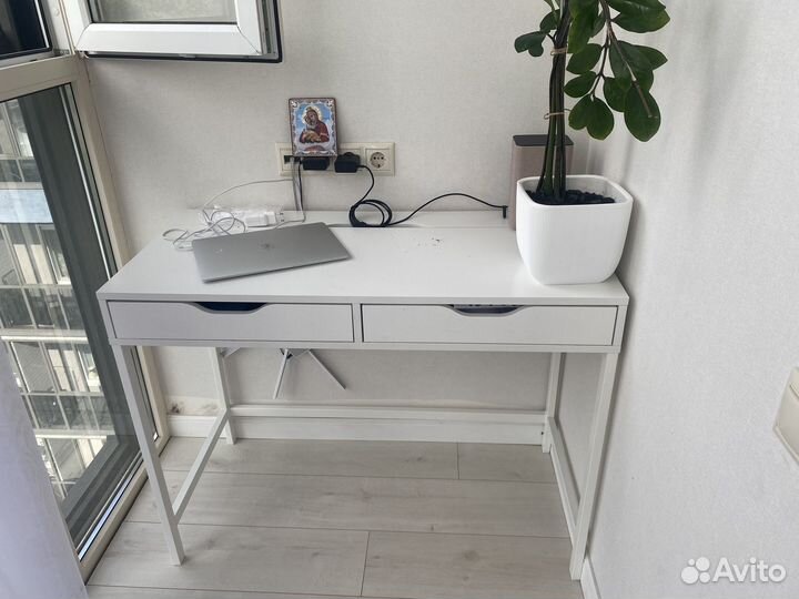 Рабочий стол IKEA