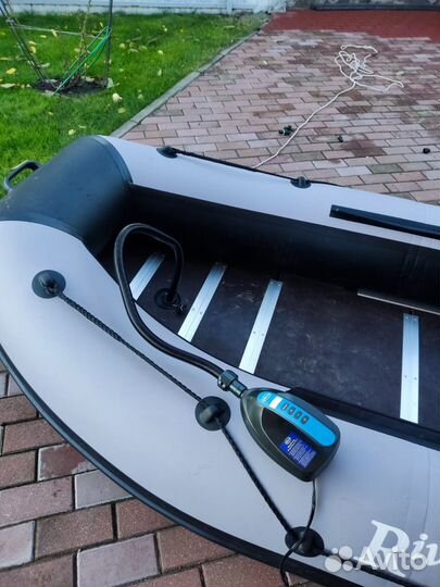 Лодка с мотором Tohatsu FourStroke 5