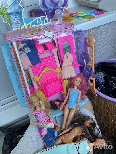 Дом барби с мебелью и 5ю барби