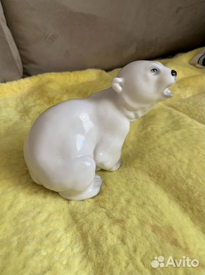 Статуэтка белый медведь