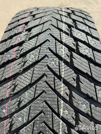 Zmax Winternova Stud II 315/35 R21 94T