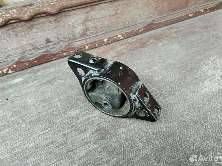 Подушка двигателя