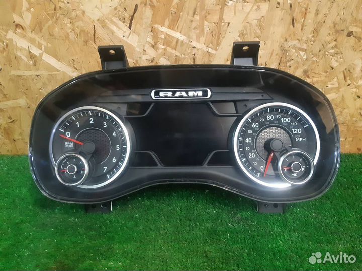 Dodge RAM 2019- щиток приборов приборная панель
