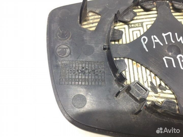 Зеркальный элемент правый Skoda Rapid 2014