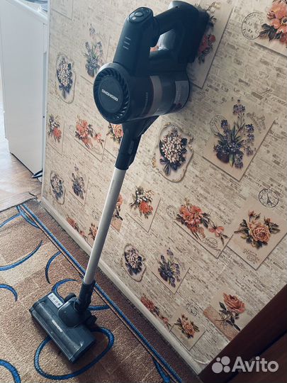 Вертикальный пылесос redmond