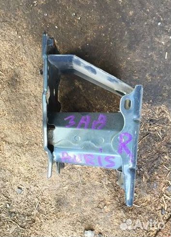 Кронштейн бампера toyota