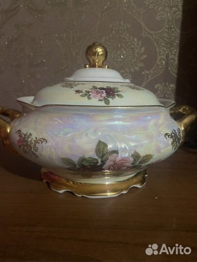 Супница с крышкой