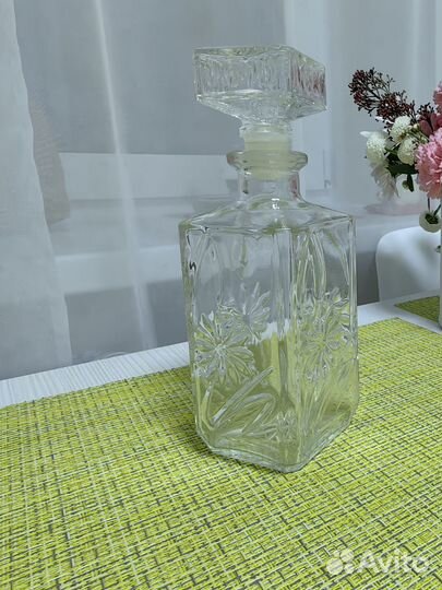 Стеклянный графин
