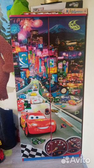 Детская кровать и шкаф