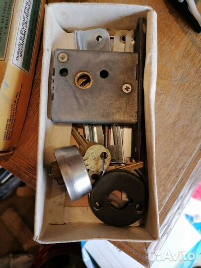 Замок гаражный накладной и просто замки