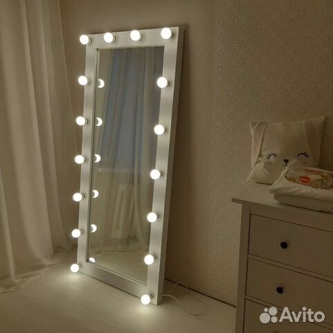Зеркало с лампочками