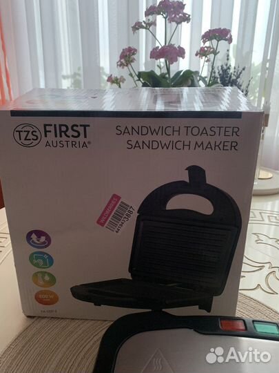 Сендвичница First