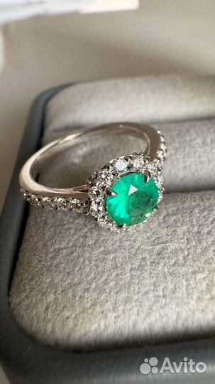 Кольцо с изумрудом и бриллиантами