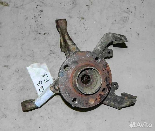 Кулак поворотный правый VW Golf 3