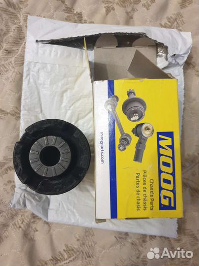 Сайлентблок передний нижний задний moog K201189