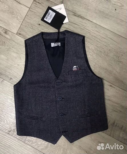 Жилет школьный Berna, Италия, 10 лет, новый