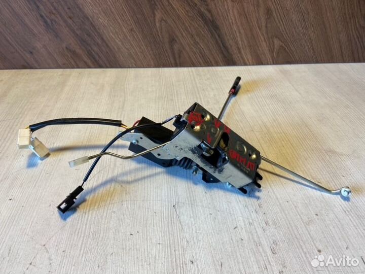 Замок двери передний левый Chevrolet Niva 2020