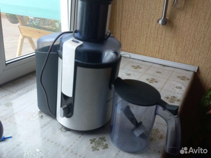 Соковыжималка philips,мощная,б/у отлично работает